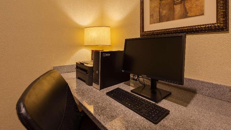 Отель Best Western Palace Inn & Suites