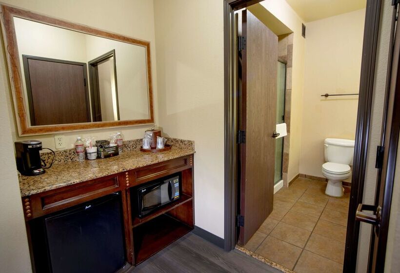 Best Western Plus Cimarron Hotel & Suites