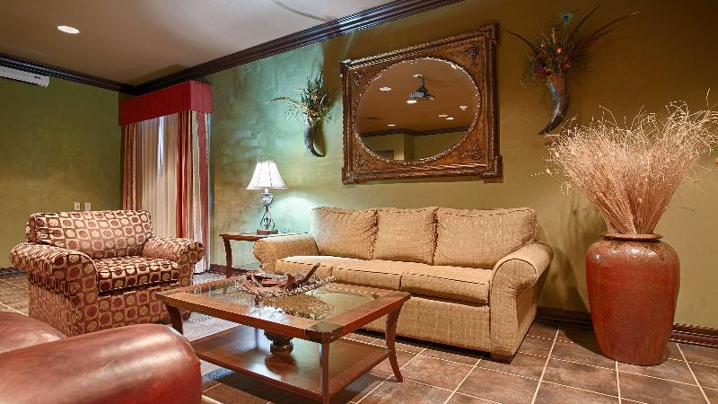 Best Western Plus Cimarron Hotel & Suites