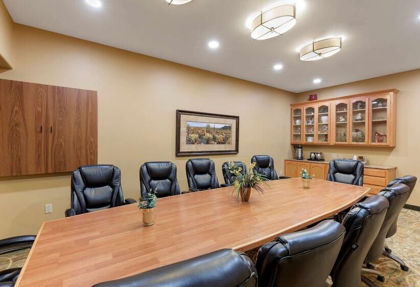 Best Western Plus Swiss Chalet Hotel & Suites