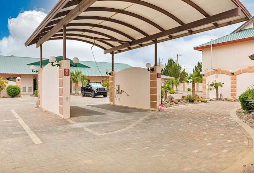 Best Western Plus Swiss Chalet Hotel & Suites