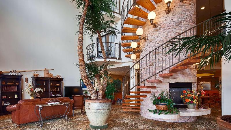 Best Western Plus Swiss Chalet Hotel & Suites