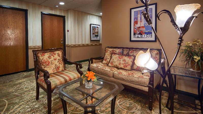 Best Western Plus Swiss Chalet Hotel & Suites