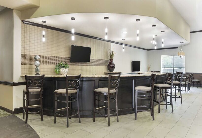 Best Western Plus Texoma Hotel & Suites