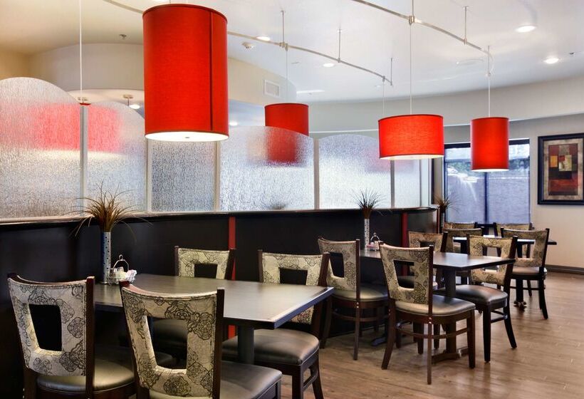 Отель Best Western Premier Crown Chase Inn & Suites