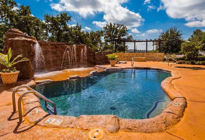 Отель Best Western Premier Crown Chase Inn & Suites