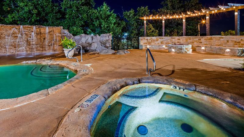 Отель Best Western Premier Crown Chase Inn & Suites