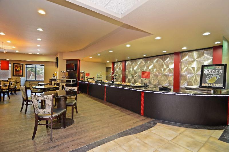 Отель Best Western Premier Crown Chase Inn & Suites