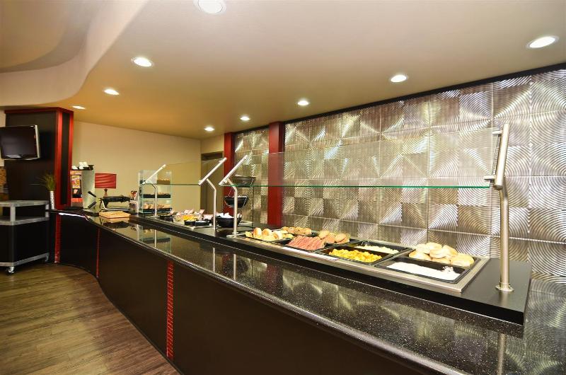 Отель Best Western Premier Crown Chase Inn & Suites