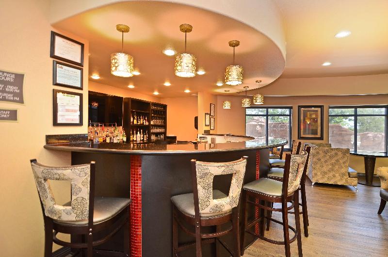 Отель Best Western Premier Crown Chase Inn & Suites