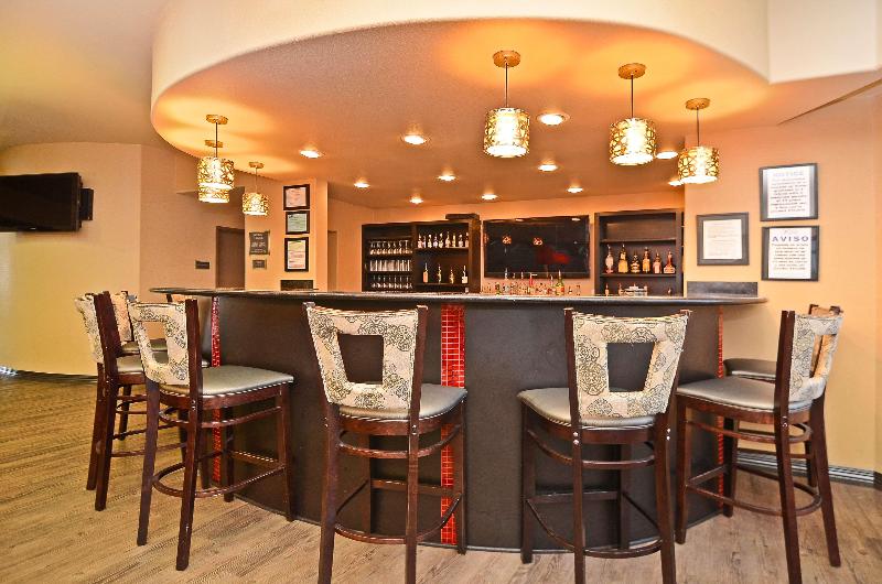 Отель Best Western Premier Crown Chase Inn & Suites