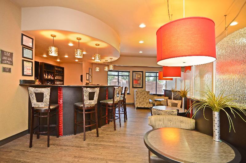 בית מלון כפרי Best Western Premier Crown Chase Inn & Suites