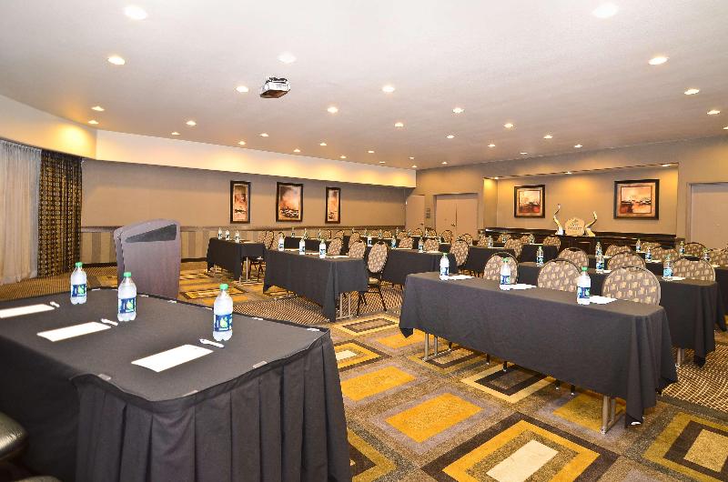 Отель Best Western Premier Crown Chase Inn & Suites