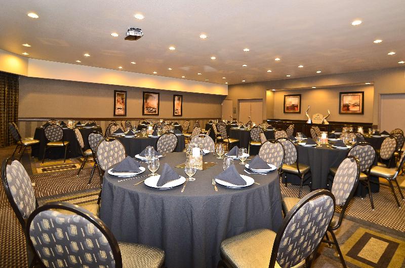 Отель Best Western Premier Crown Chase Inn & Suites