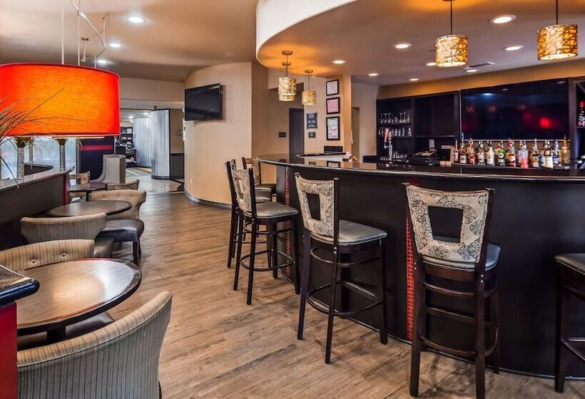 בית מלון כפרי Best Western Premier Crown Chase Inn & Suites