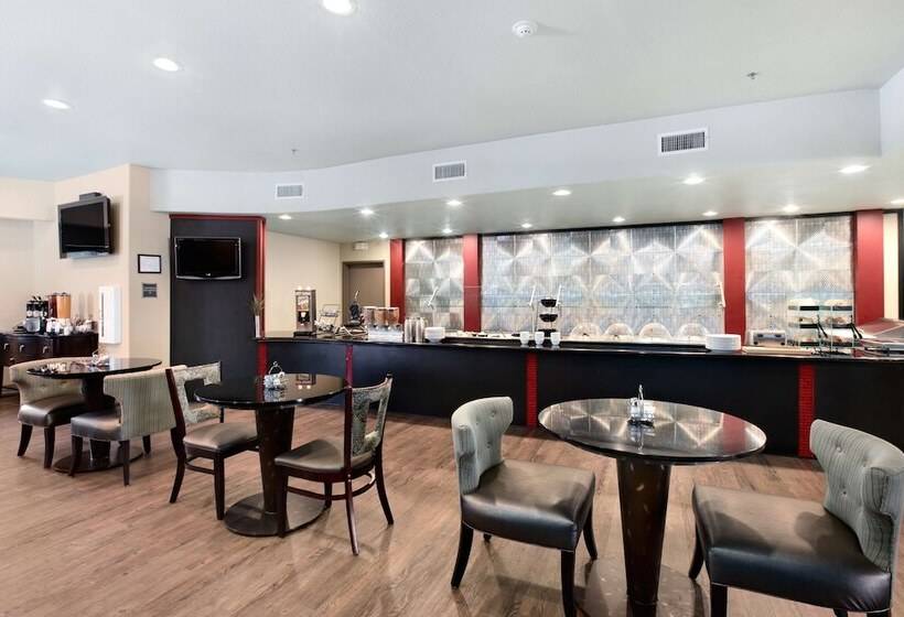 Отель Best Western Premier Crown Chase Inn & Suites