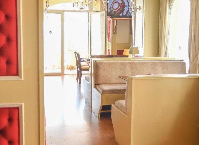 Отель Mantas Seaside Boutique