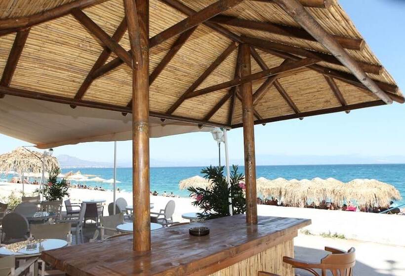 Отель Mantas Seaside Boutique