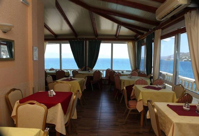 Отель Mantas Seaside Boutique