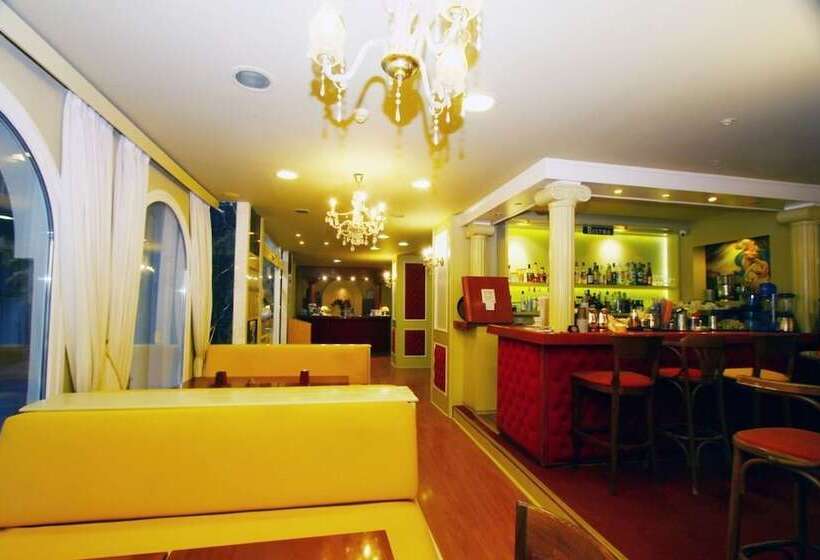 Отель Mantas Seaside Boutique