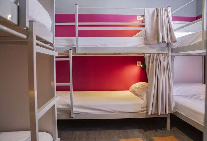 Room00 Valencia Hostel