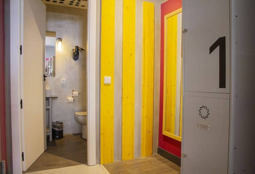 Room00 Valencia Hostel