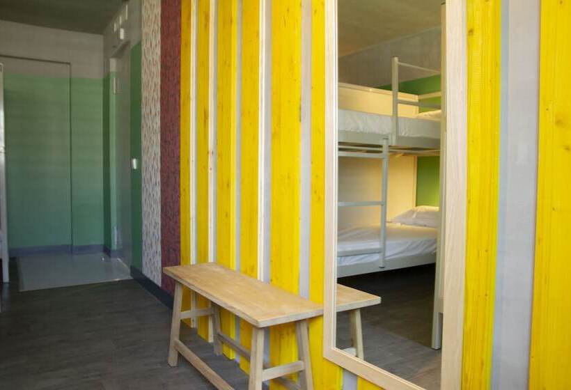 Room00 Valencia Hostel