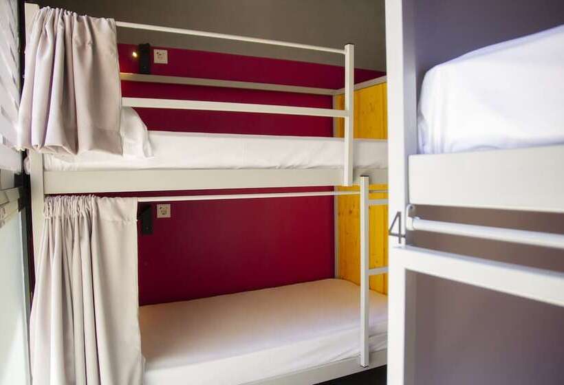 Room00 Valencia Hostel