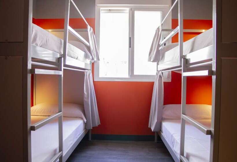 Room00 Valencia Hostel