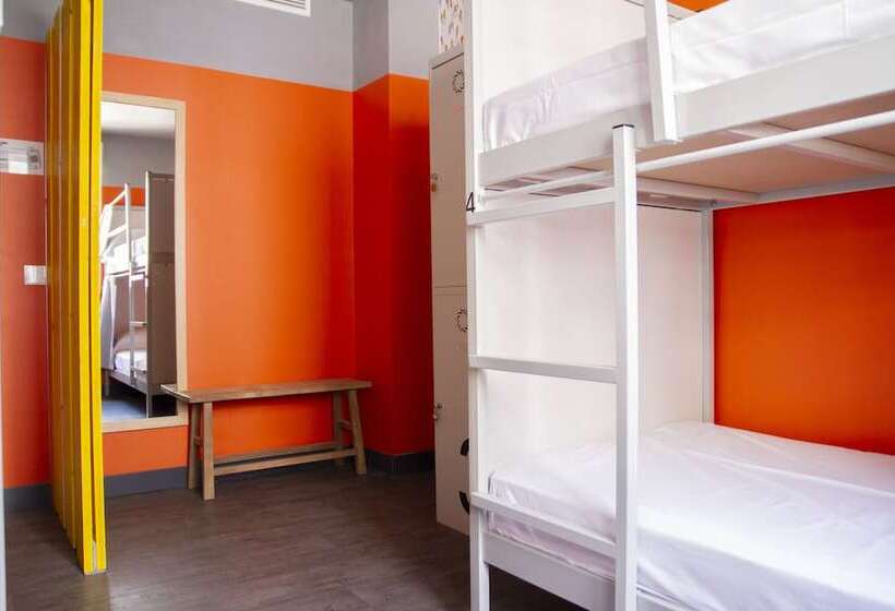 Room00 Valencia Hostel
