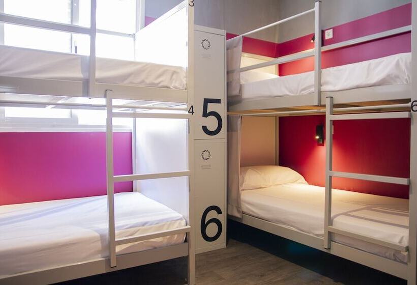 Room00 Valencia Hostel