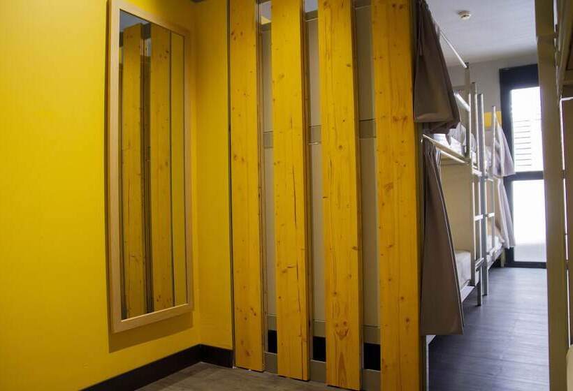 Room00 Valencia Hostel