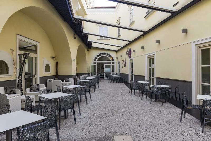 Seven Hostel & Rooms