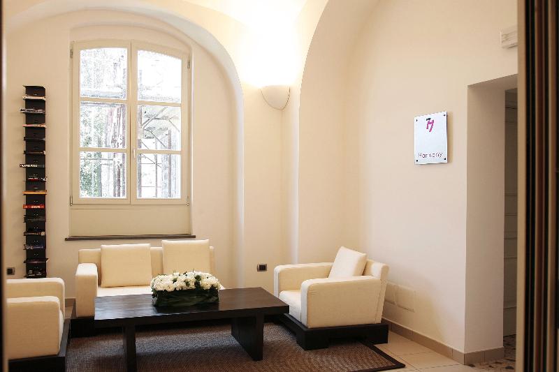 Seven Hostel & Rooms