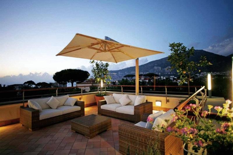 Seven Hostel & Rooms