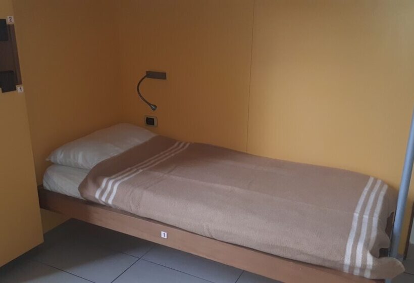 Seven Hostel & Rooms