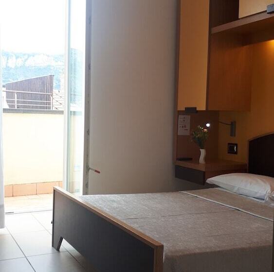 Seven Hostel & Rooms