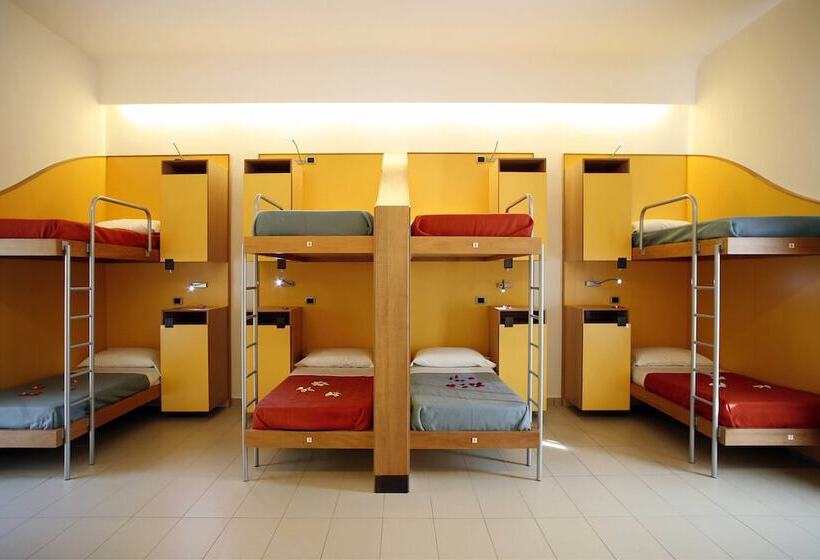 Seven Hostel & Rooms