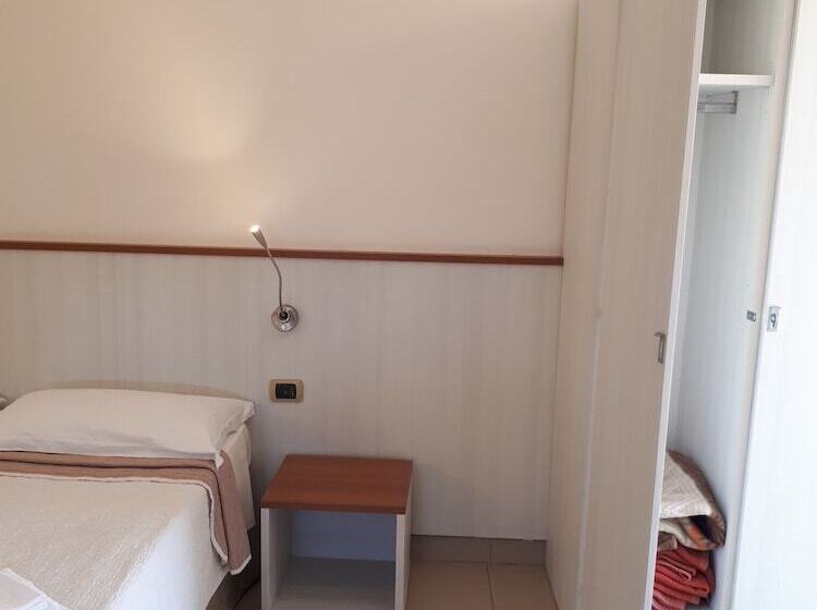 Seven Hostel & Rooms