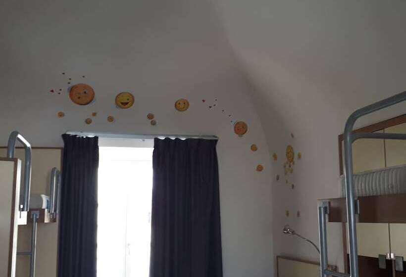 Seven Hostel & Rooms