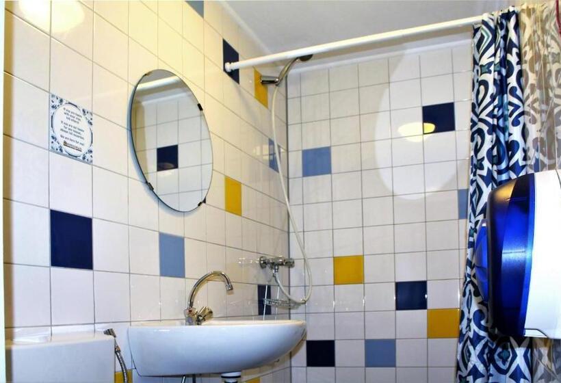 The Flying Pig Beach Hostel