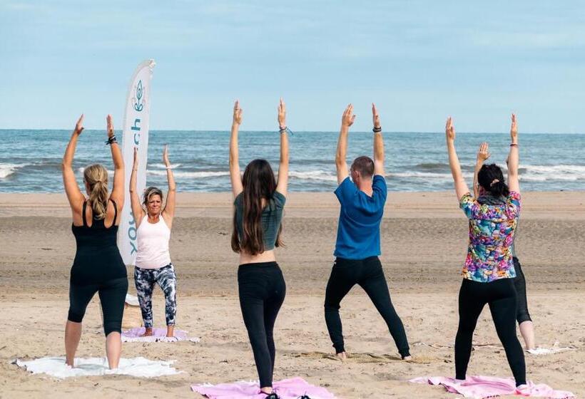 The Flying Pig Beach Hostel