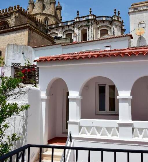 The Noble House  by Unlock Hotels