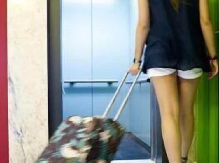 مسافرخانه Safestay Calpe Seafront