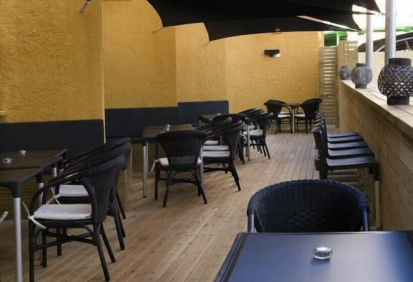 مسافرخانه Safestay Calpe Seafront