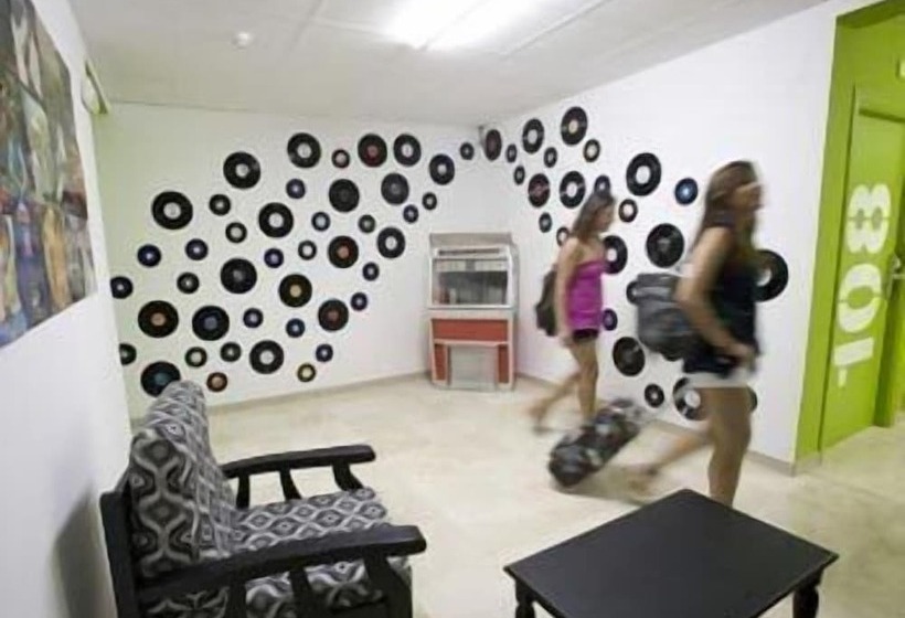 مسافرخانه Safestay Calpe Seafront