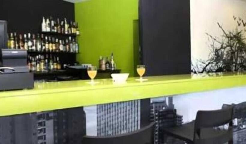 مسافرخانه Safestay Calpe Seafront