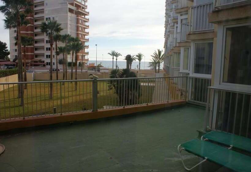 مسافرخانه Safestay Calpe Seafront