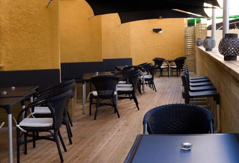 مسافرخانه Safestay Calpe Seafront