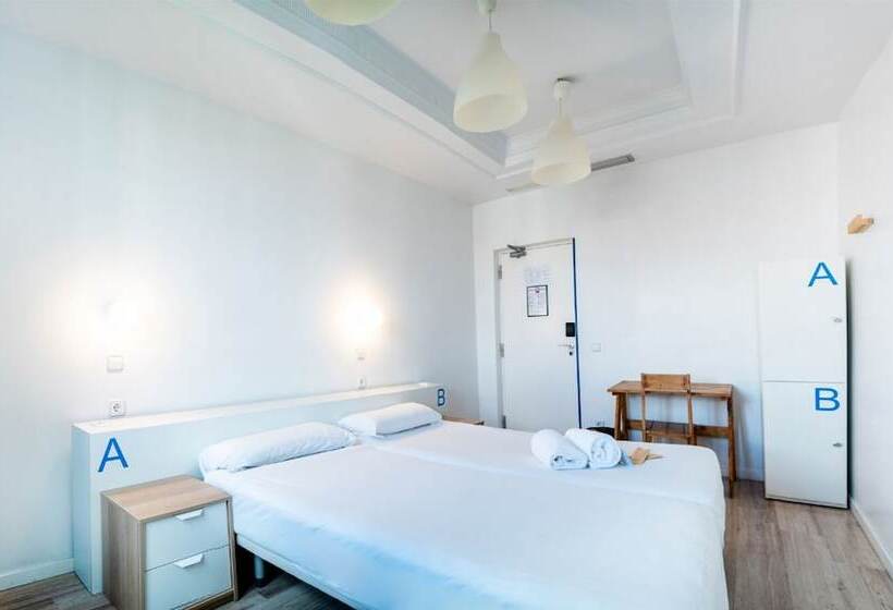 مسافرخانه Safestay Calpe Seafront